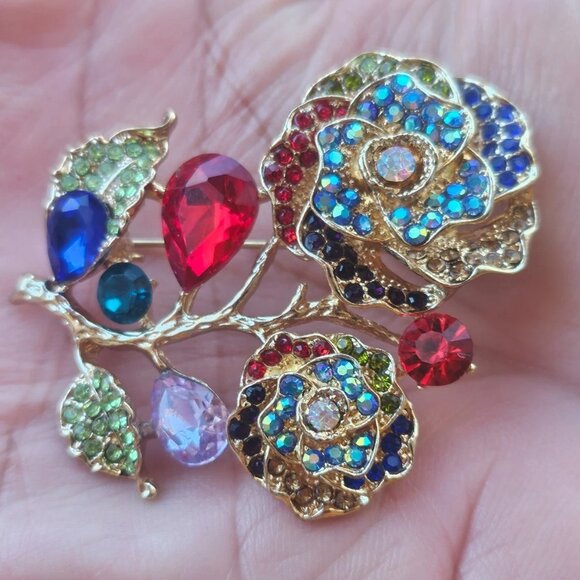 Fashion Pin Brooch Multi Color Crystals Accent Flower Pin Fashion Jewelry New - Picture 1 of 10